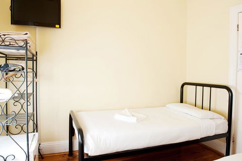 Hotel Claremont Guest House - Accommodation Mt Buller 5