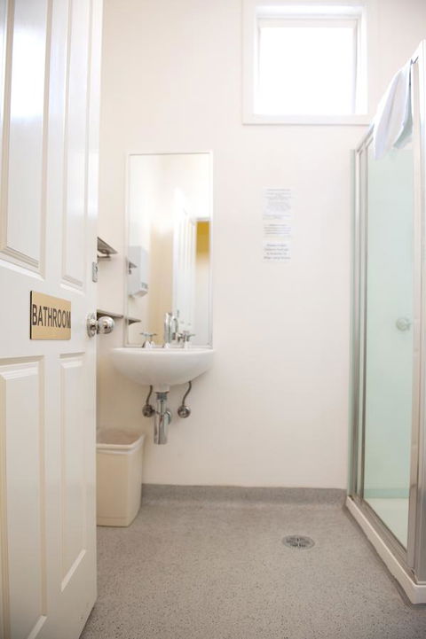 Hotel Claremont Guest House - Accommodation Mt Buller 42