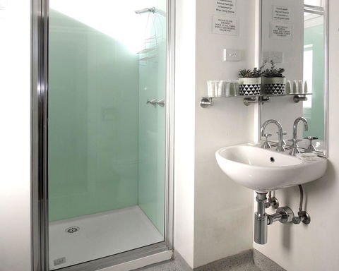 Hotel Claremont Guest House - Accommodation Mt Buller 7