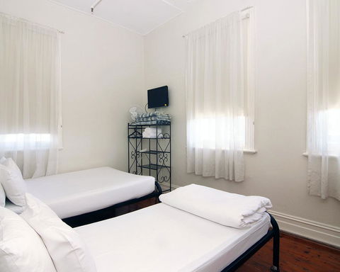 Hotel Claremont Guest House - Accommodation Mt Buller 13