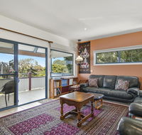 Black Dolphin Beach Penthouse - Accommodation Mt Buller