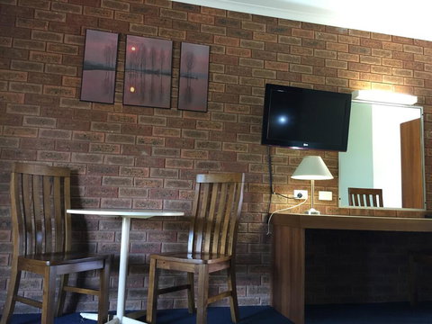 The Finley Palm Motor Inn - Accommodation Mt Buller 3