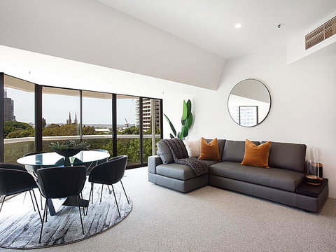 THE HYDEAWAY-LUXE HYDE PARK CITY APARTMENT-hosted By LAbode Accommodation - Accommodation Mt buller 0
