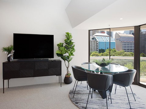 THE HYDEAWAY-LUXE HYDE PARK CITY APARTMENT-hosted By LAbode Accommodation - Accommodation Mt buller 1