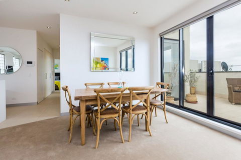 THE PENTHOUSE - MORNINGTON - Accommodation Mt Buller 2