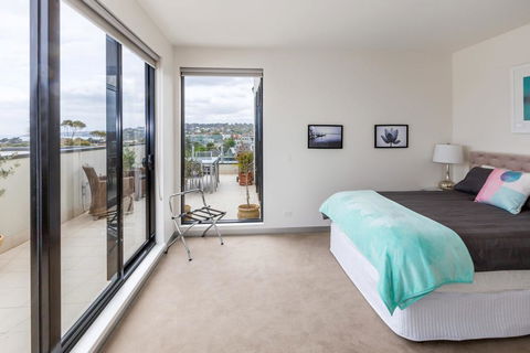 THE PENTHOUSE - MORNINGTON - Accommodation Mt Buller 3