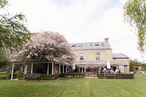 The Red Feather Inn - Accommodation Mt Buller 2