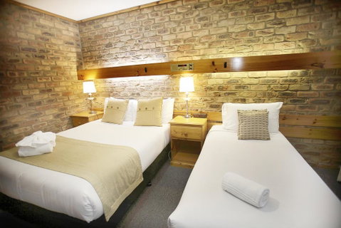 The Settlement Historic Hotel - Accommodation Mt buller 1