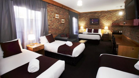The Settlement Historic Hotel - Accommodation Mt buller 3