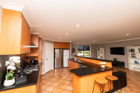 The Tinnock Entertainer Large & Comfy + Wifi - Accommodation Mt buller 3