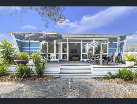 Toot Toot ! 50s Classic Beach House With Bungalow - Accommodation Mt Buller 0
