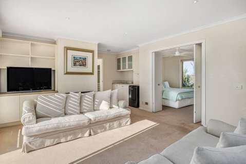 Tyrone Beach Retreat, VIEWS - Accommodation Mt Buller 3