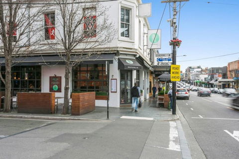 Walk To The MCG, The Tan, Botanic Gardens & Train - Accommodation Mt Buller 3
