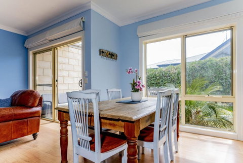 WALKIN ON SUNSHINE - STROLL TO BEACH BREAK - Accommodation Mt Buller 1