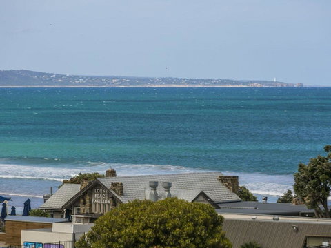 WATERFRONT THREE- In The Heart Of Lorne - Accommodation Mt Buller 3
