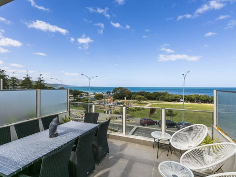 WATERFRONT THREE- In The Heart Of Lorne - Accommodation Mt Buller 0