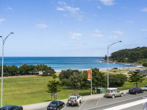WATERFRONT THREE- In The Heart Of Lorne - Accommodation Mt Buller 2