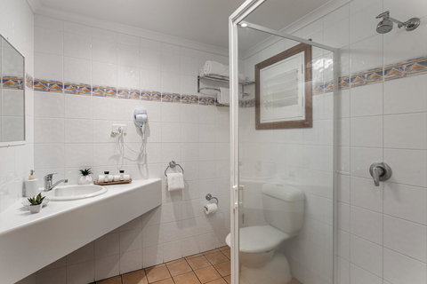 Sunlit Waters Studio Apartments - Accommodation Mt Buller 11