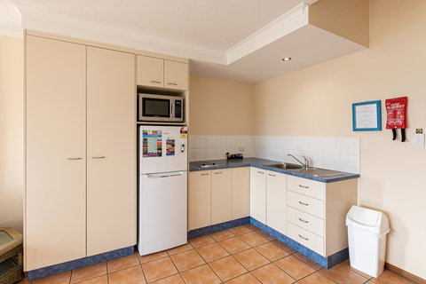 Sunlit Waters Studio Apartments - Accommodation Mt Buller 40