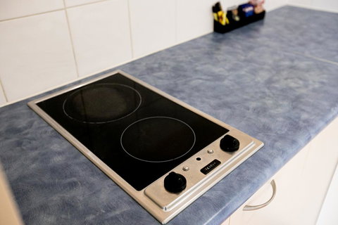 Sunlit Waters Studio Apartments - Accommodation Mt Buller 35