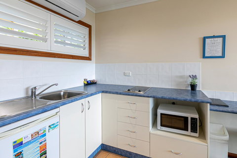 Sunlit Waters Studio Apartments - Accommodation Mt Buller 12