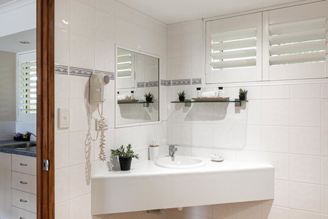 Sunlit Waters Studio Apartments - Accommodation Mt Buller 26