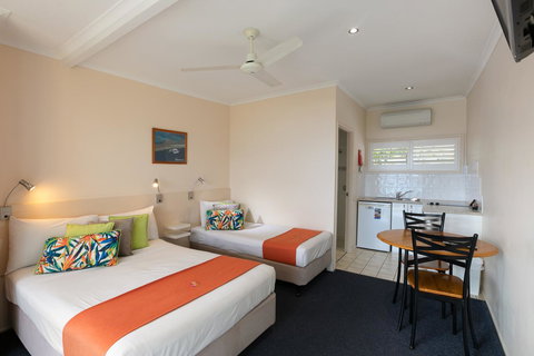 Sunlit Waters Studio Apartments - Accommodation Mt Buller 21