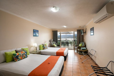 Sunlit Waters Studio Apartments - Accommodation Mt Buller 23