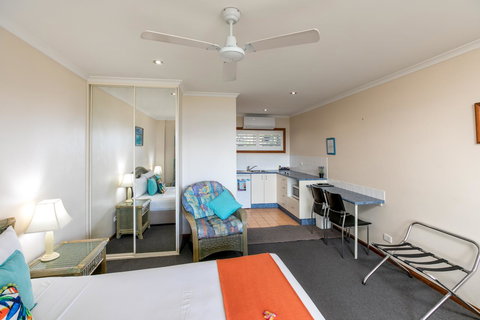 Sunlit Waters Studio Apartments - Accommodation Mt Buller 13