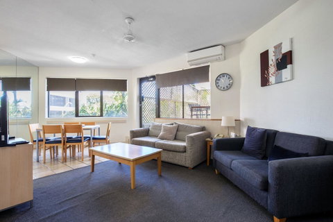 Tiki Hotel Apartments Surfers Paradise - Accommodation Mt Buller 3