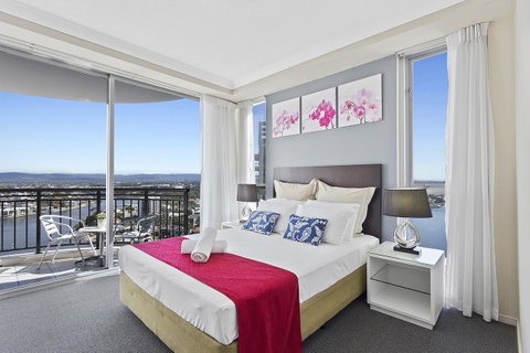 Beach Stay - Ocean & Riverview Resort Chevron Renaissance Central Surfers Paradise - Accommodation Mt Buller 8
