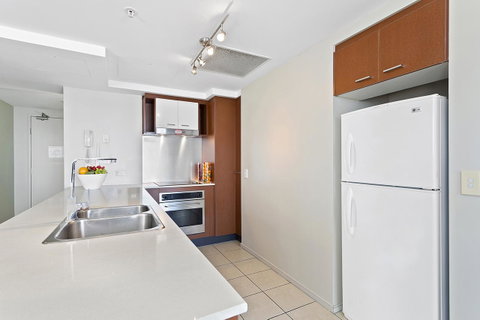 Beach Stay - Ocean & Riverview Resort Chevron Renaissance Central Surfers Paradise - Accommodation Mt Buller 5