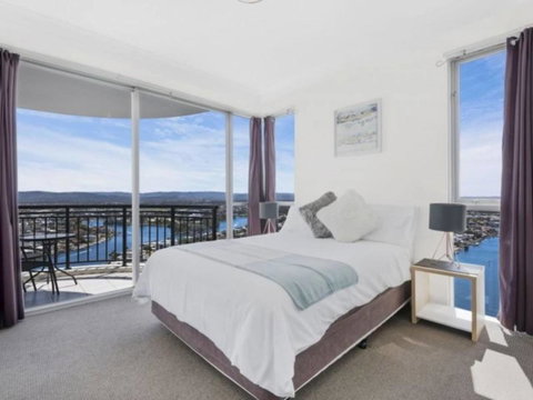 Beach Stay - Ocean & Riverview Resort Chevron Renaissance Central Surfers Paradise - Accommodation Mt Buller 1
