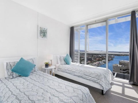 Beach Stay - Ocean & Riverview Resort Chevron Renaissance Central Surfers Paradise - Accommodation Mt Buller 2