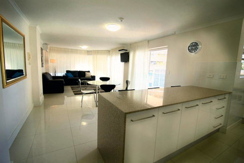 Grosvenor Beachfront Apartments Surfers Paradise - Accommodation Mt Buller 3