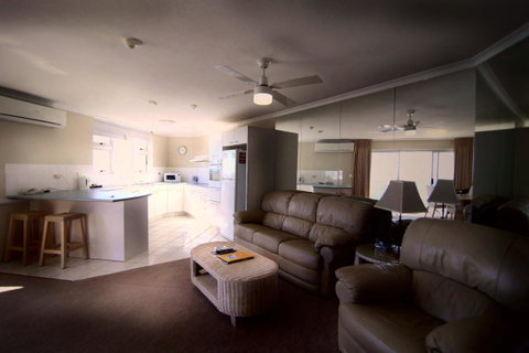 Grosvenor Beachfront Apartments Surfers Paradise - Accommodation Mt Buller 9