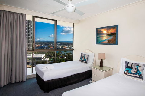 Seacrest Beachfront Apartments Surfers Paradise - Accommodation Mt Buller 18