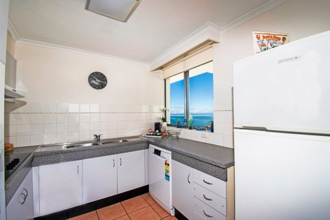 Seacrest Beachfront Apartments Surfers Paradise - Accommodation Mt Buller 7
