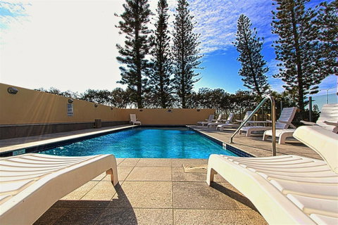 Seacrest Beachfront Apartments Surfers Paradise - Accommodation Mt Buller 5