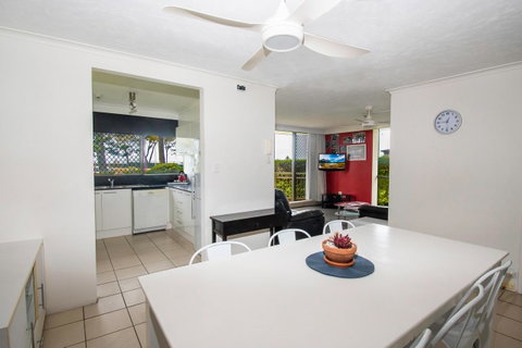Seacrest Beachfront Apartments Surfers Paradise - Accommodation Mt Buller 14
