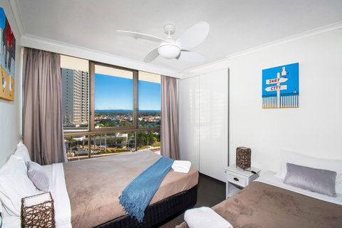 Seacrest Beachfront Apartments Surfers Paradise - Accommodation Mt Buller 3