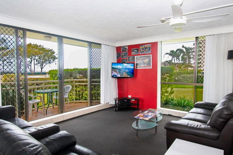 Seacrest Beachfront Apartments Surfers Paradise - Accommodation Mt Buller 9
