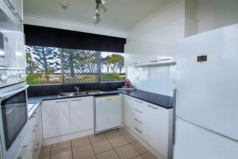Seacrest Beachfront Apartments Surfers Paradise - Accommodation Mt Buller 12