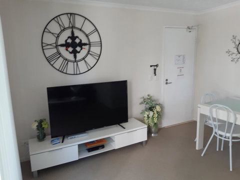 Surfers Beach Resort One - Accommodation Mt Buller 4