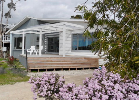 WHITE SHELLS HOLIDAY RENTAL - Accommodation Mt buller 0