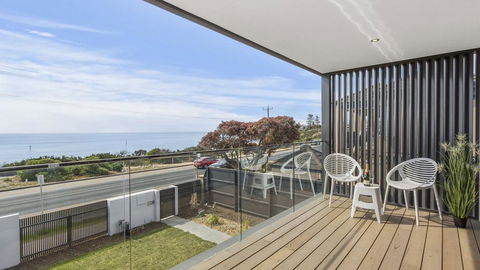 WHITEHAVEN - MORNINGTON - Accommodation Mt Buller 0
