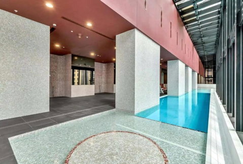 A Chic 2BR Apt Near Melbourne CBD W FREE Parking - Accommodation Mt Buller 2
