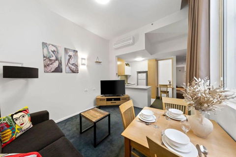 A Chic Apartment On Bourke St Near Chinatown - Accommodation Mt Buller 2
