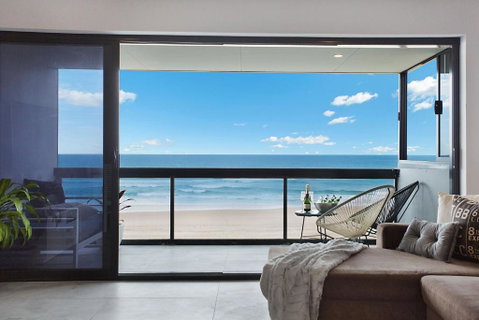 Absolute Beach Front Renovated 3 Bdrm 2 Bath App - Accommodation Mt Buller 0