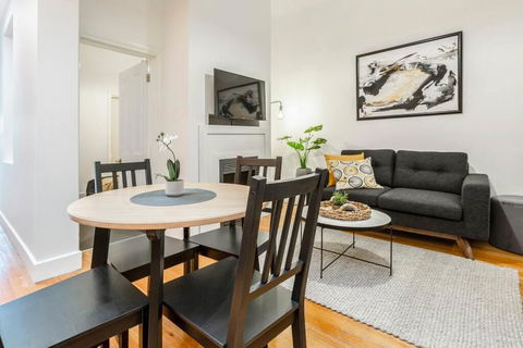 A Carlton Classic - Quaint Inner-City Getaway - Accommodation Mt Buller 0